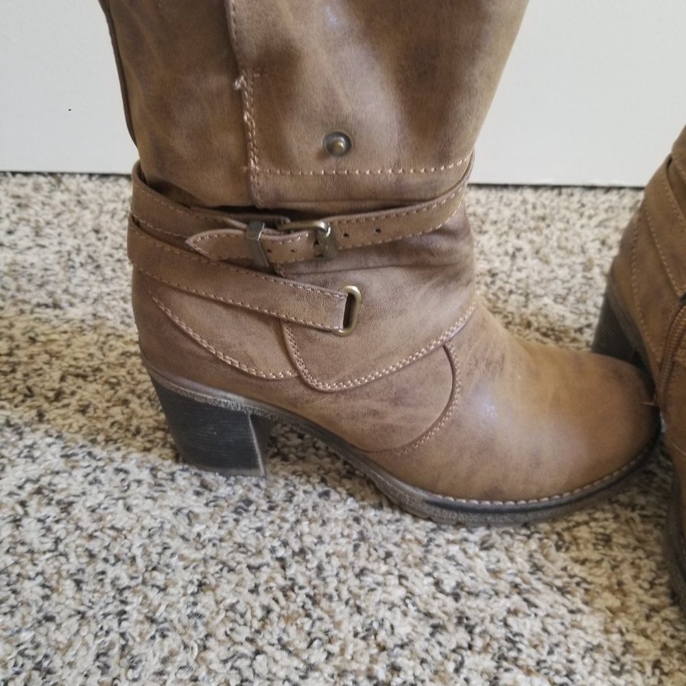 Boots - Picture 2 of 5